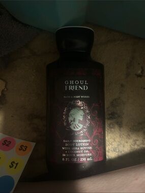 Bath & Body Works Ghoul Friend Lotion - Black & Burgundy